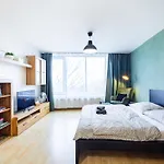 Elegant & Cozy Urban - Easy Center Access * براتسيلافا